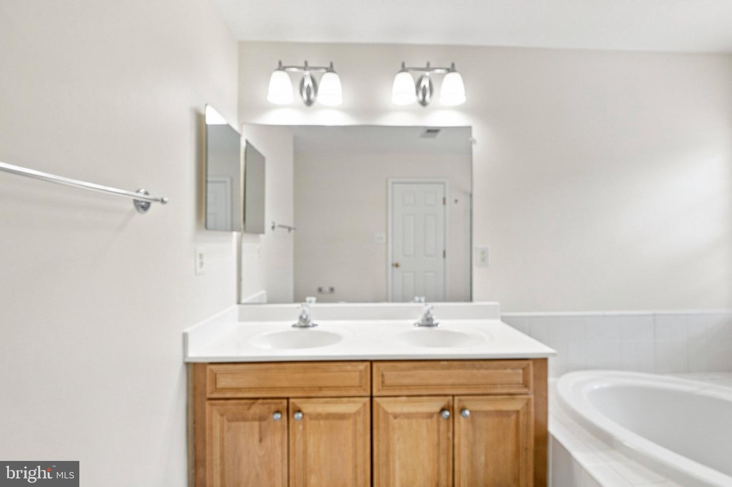 8557 Wyngate Manor Ct Property Photo 41