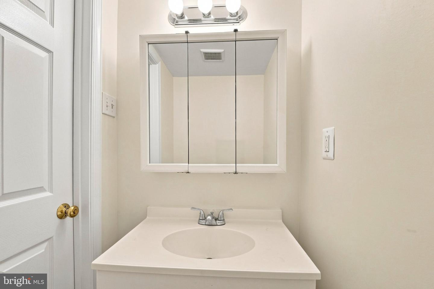 8557 Wyngate Manor Ct Property Photo 48
