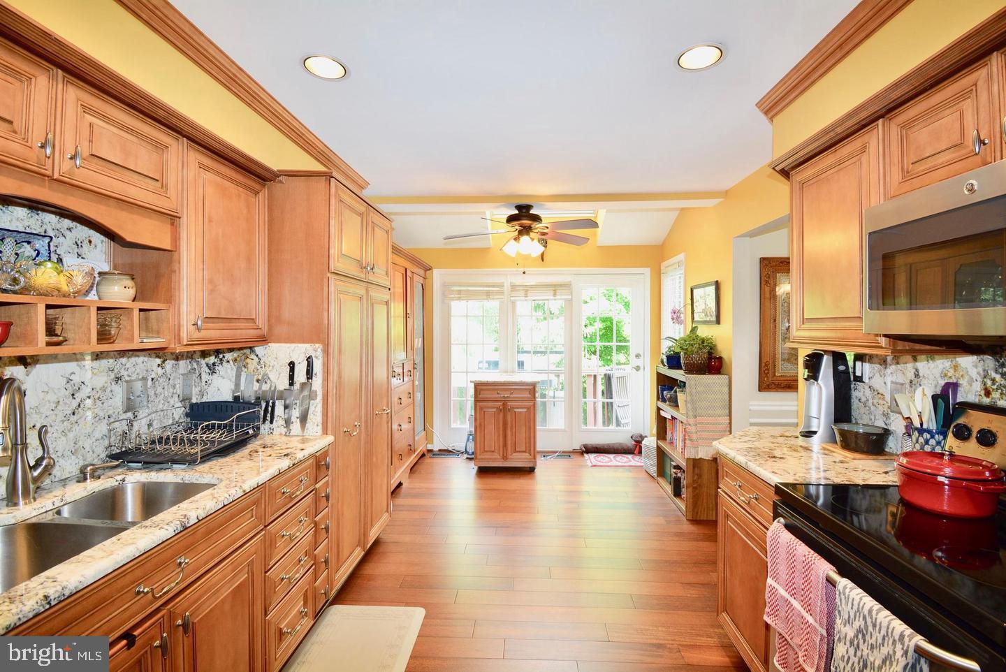 6153 Summer Park Ln Property Photo 14