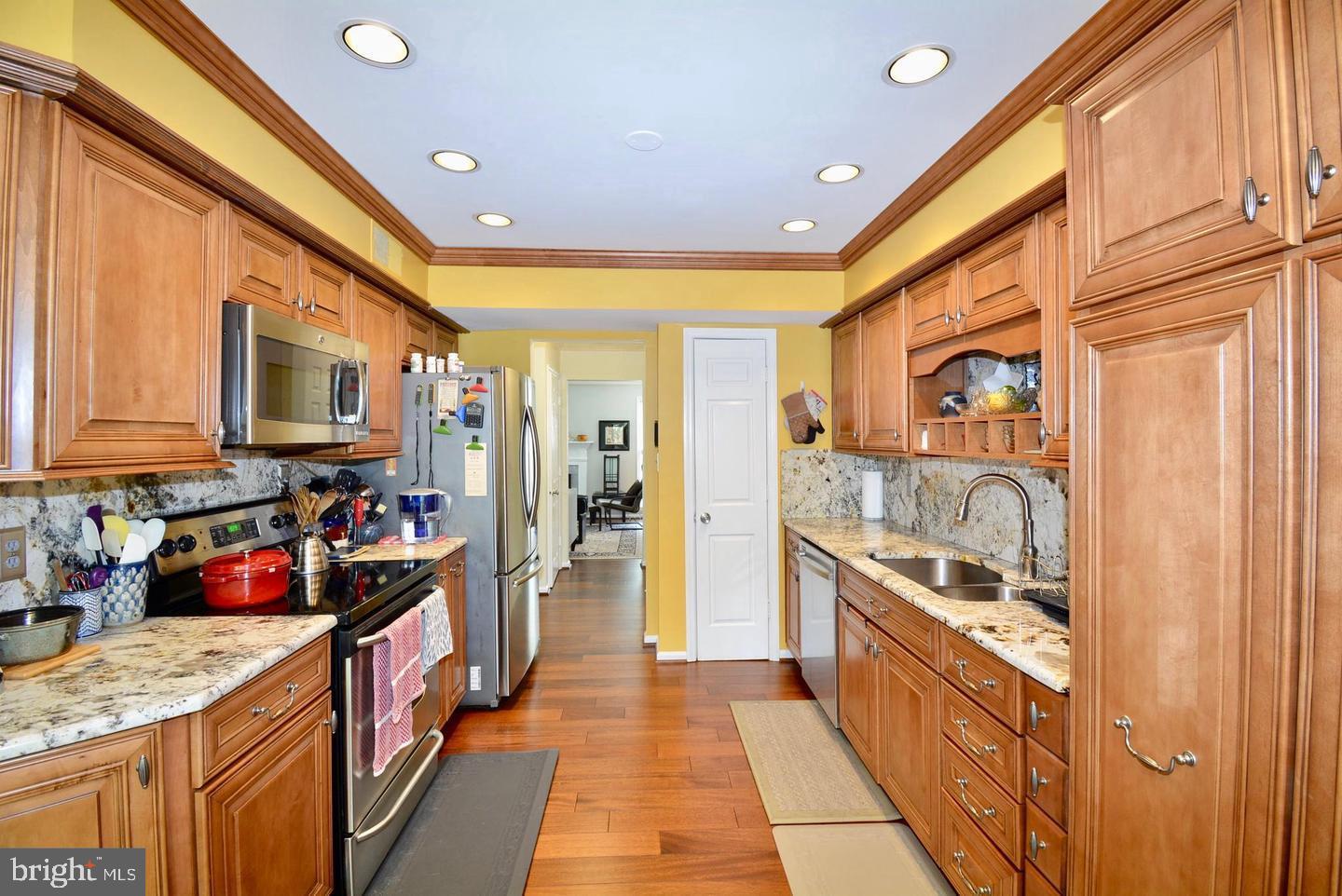 6153 Summer Park Ln Property Photo 16