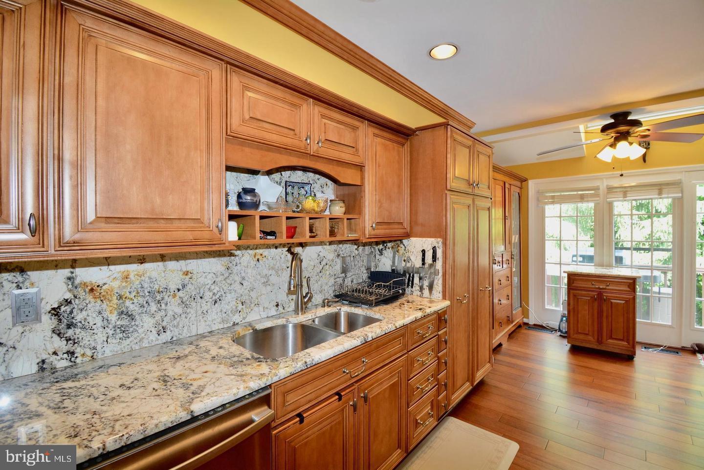 6153 Summer Park Ln Property Photo 17