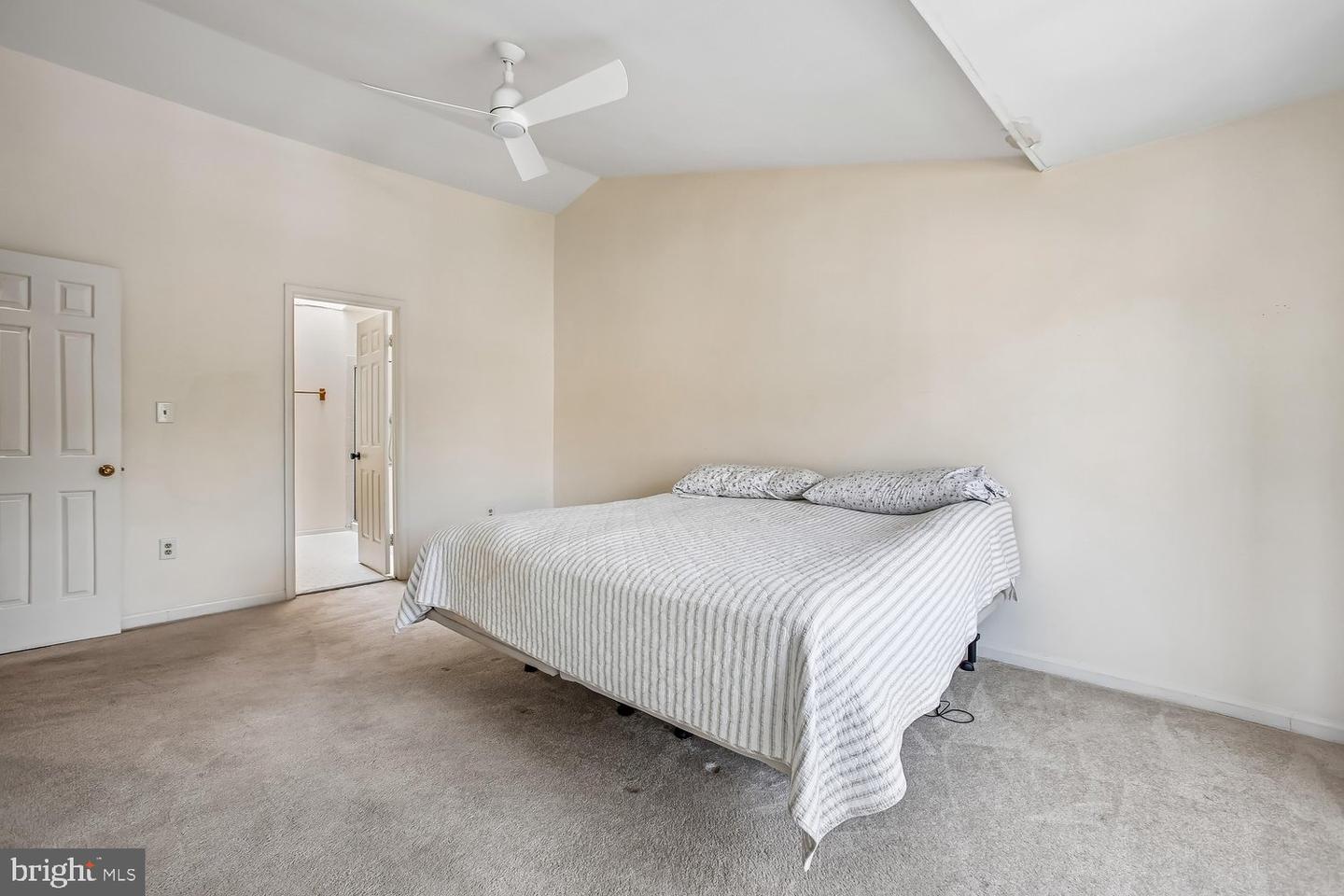 5944 Norham Dr Property Photo 33