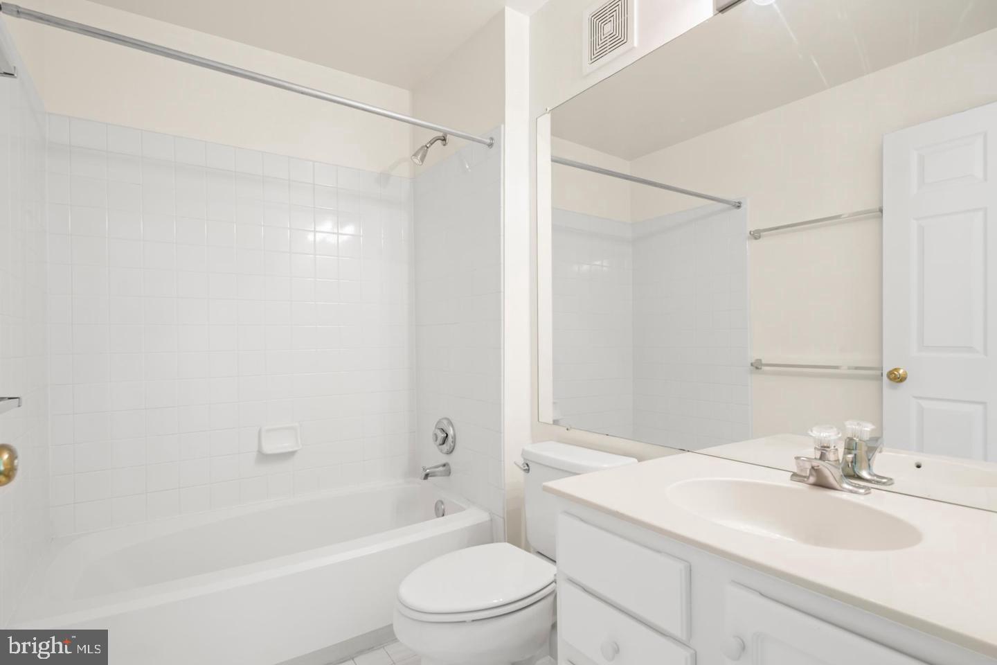 7014 Metropolitan Pl #302 Property Photo 25