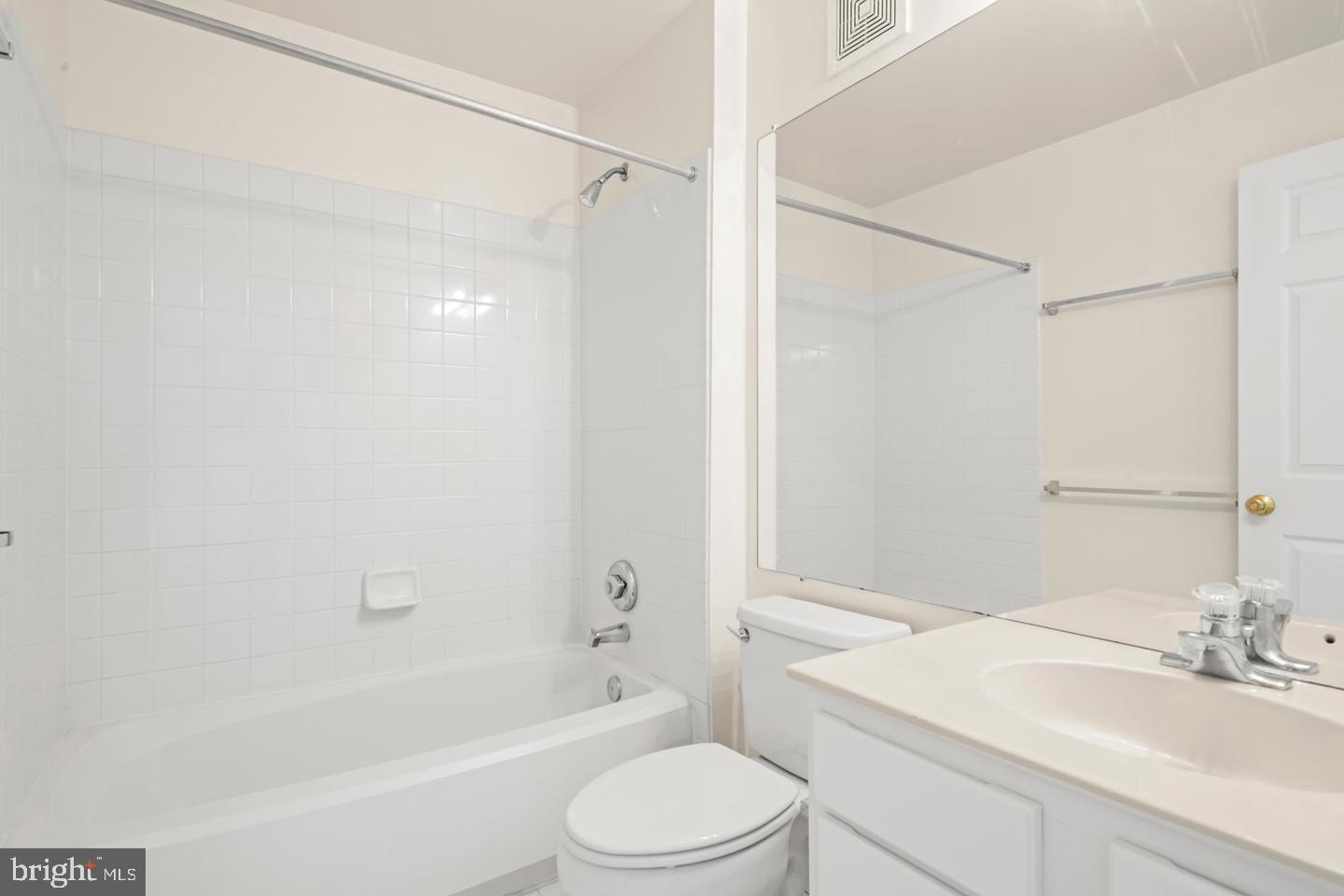 7014 Metropolitan Pl #302 Property Photo 26