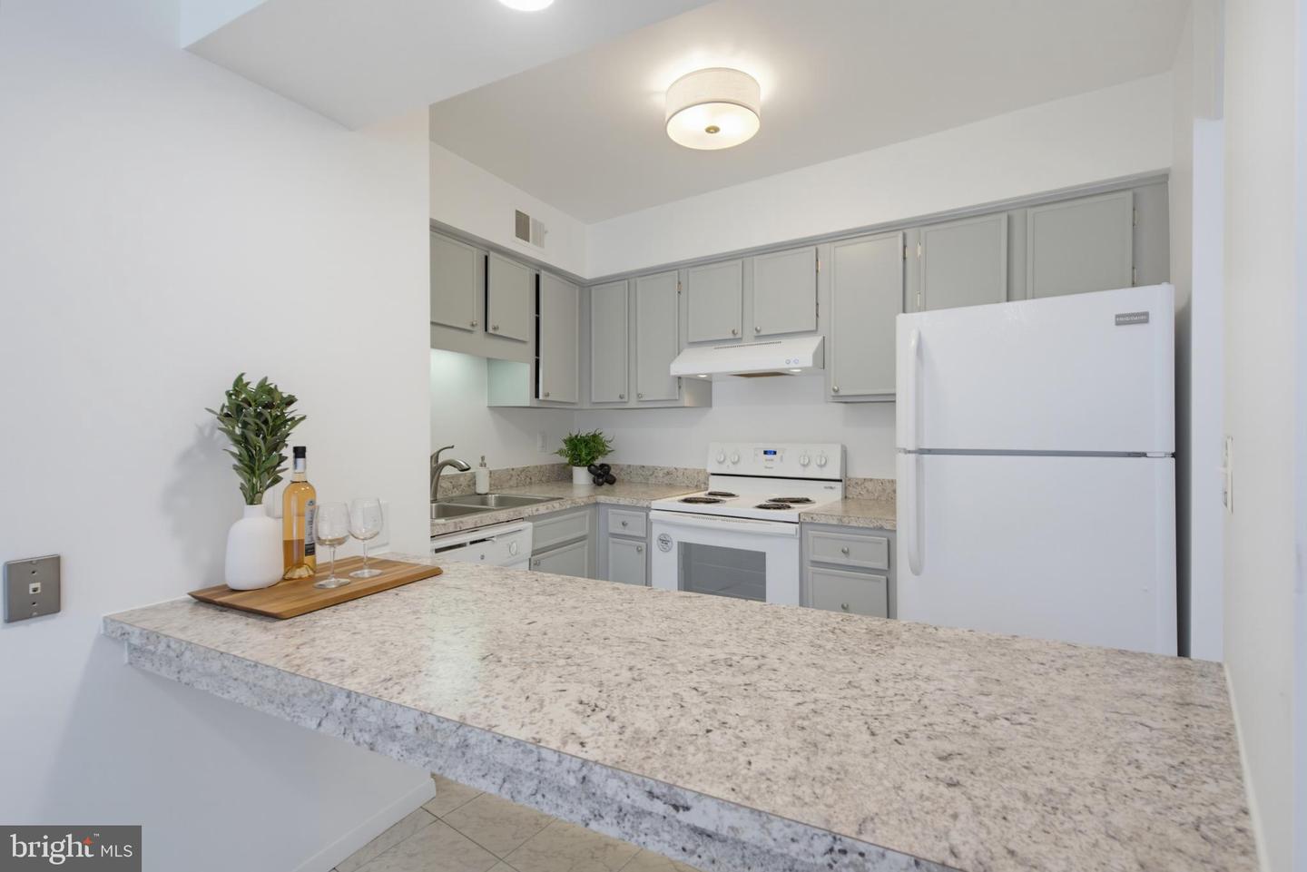 5820 ROYAL RIDGE DR #K Property Photo 1