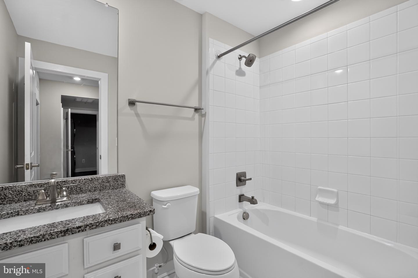 13246 Lake Woodland Way #5a Property Photo 33