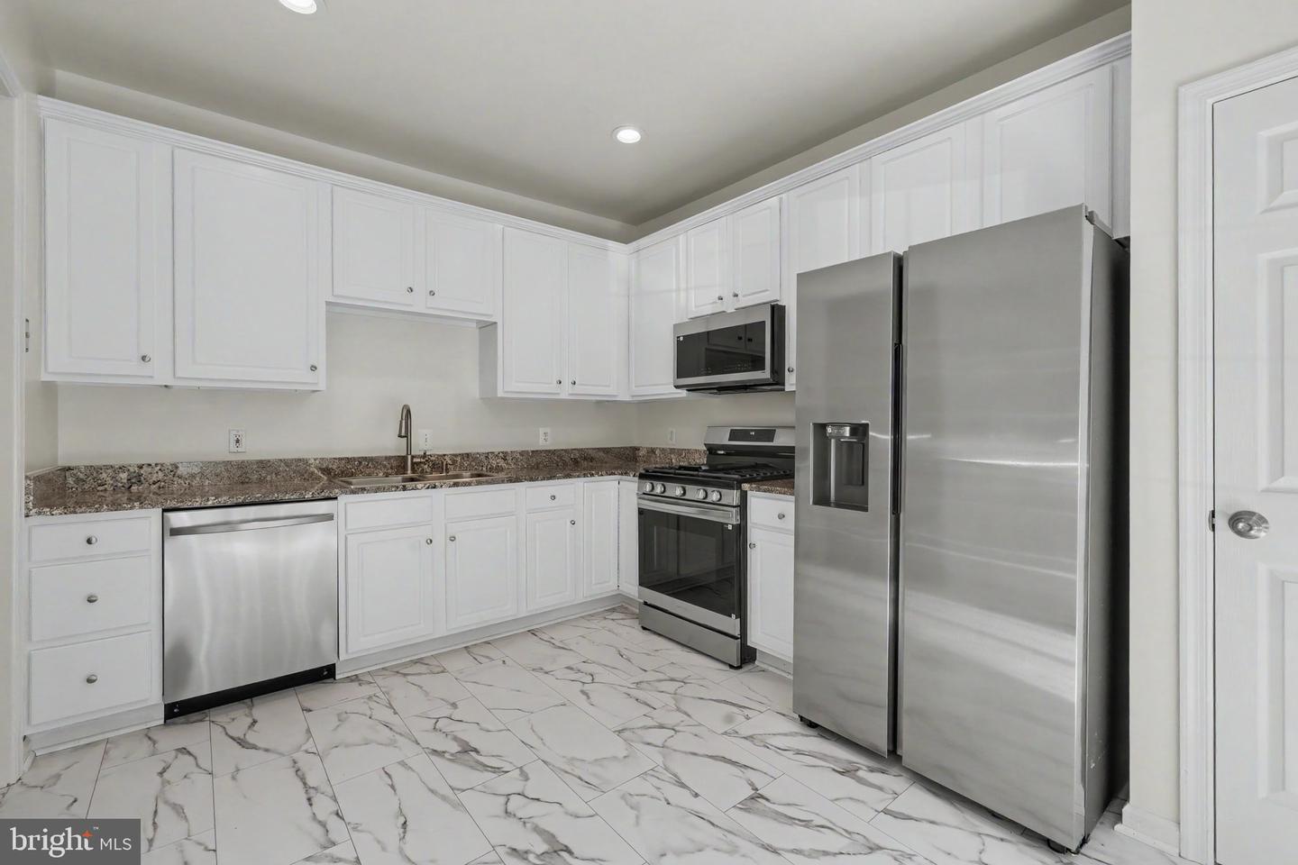 5438 Summer Leaf Ln Property Photo 5