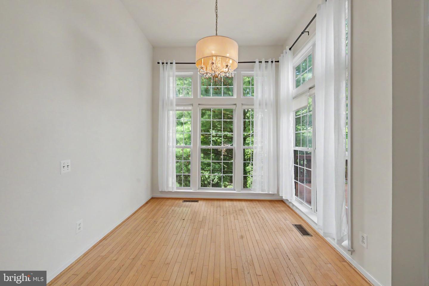 5438 Summer Leaf Ln Property Photo 18