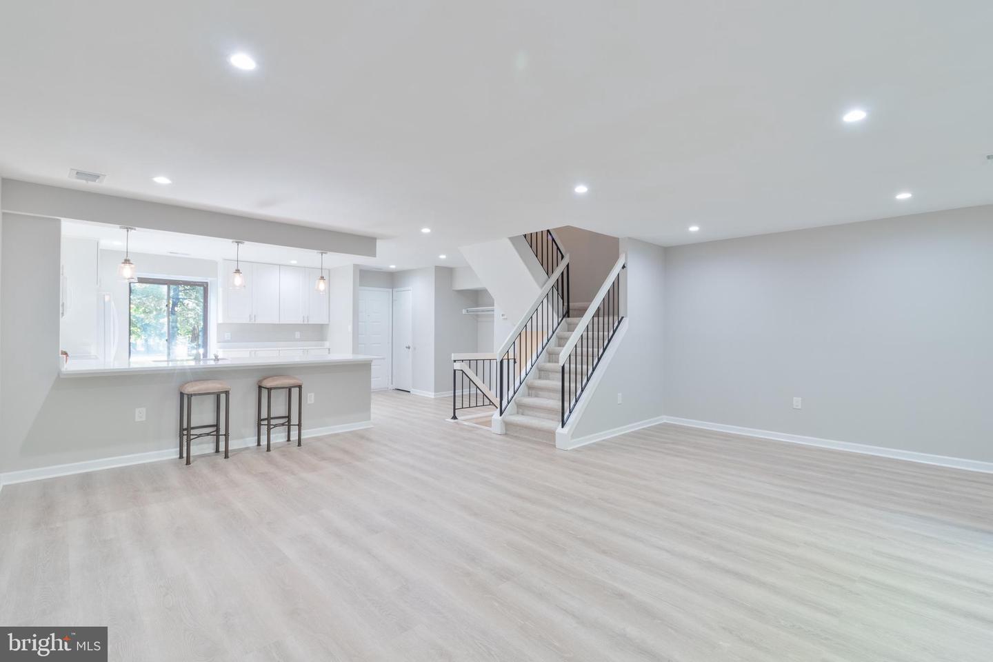 8748 RIDGE HOLLOW CT Property Photo 1
