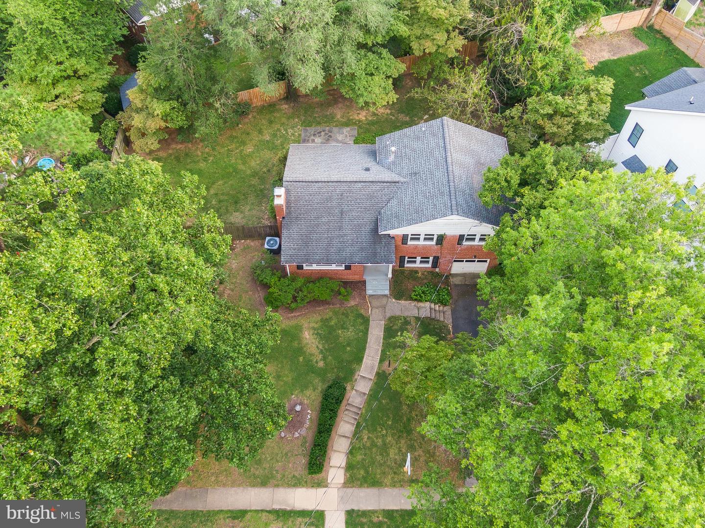 1323 MAYFLOWER DR