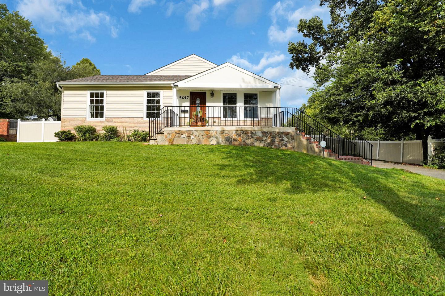 5017 Laburch Ln Property Photo 3
