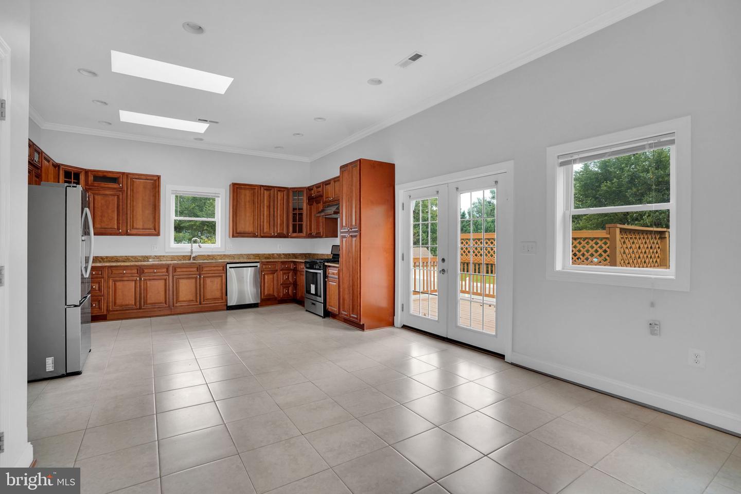 5017 Laburch Ln Property Photo 10