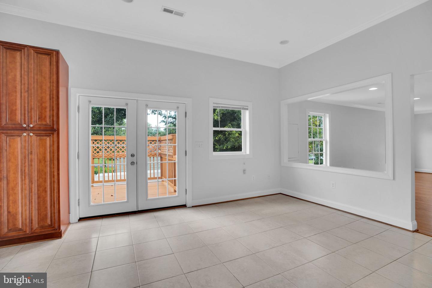 5017 Laburch Ln Property Photo 11