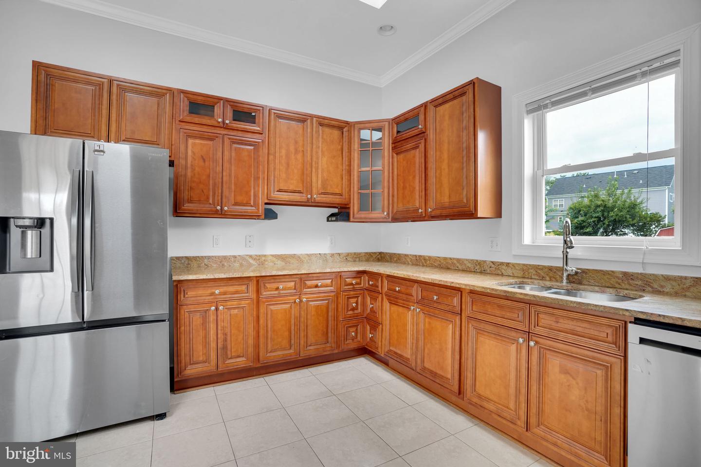 5017 Laburch Ln Property Photo 13