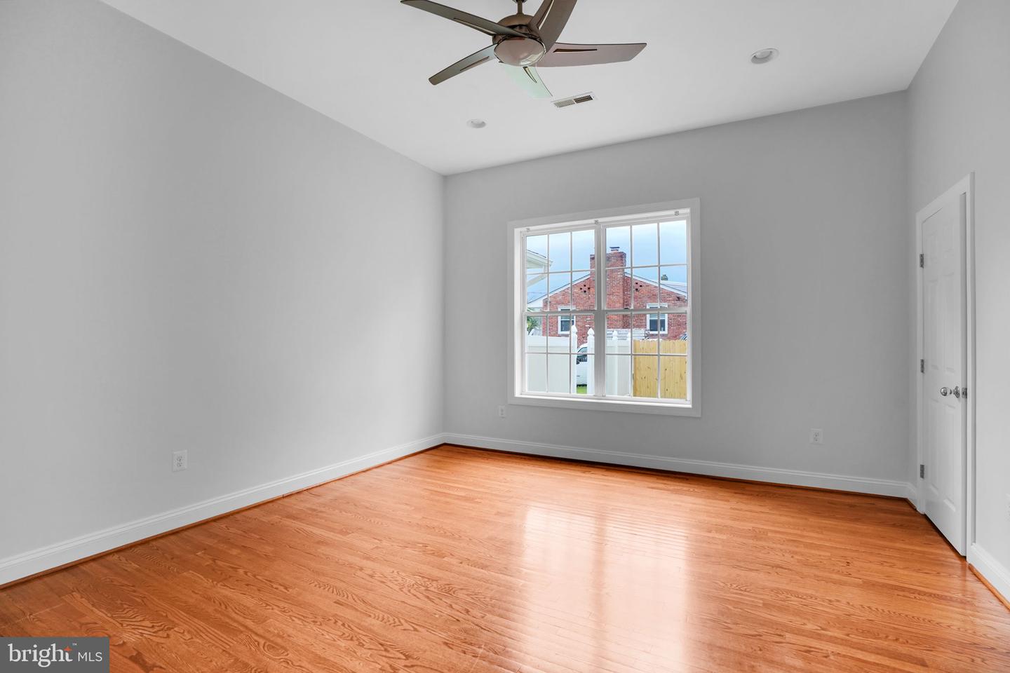 5017 Laburch Ln Property Photo 17