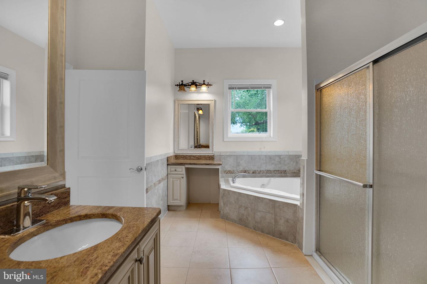 5017 Laburch Ln Property Photo 20
