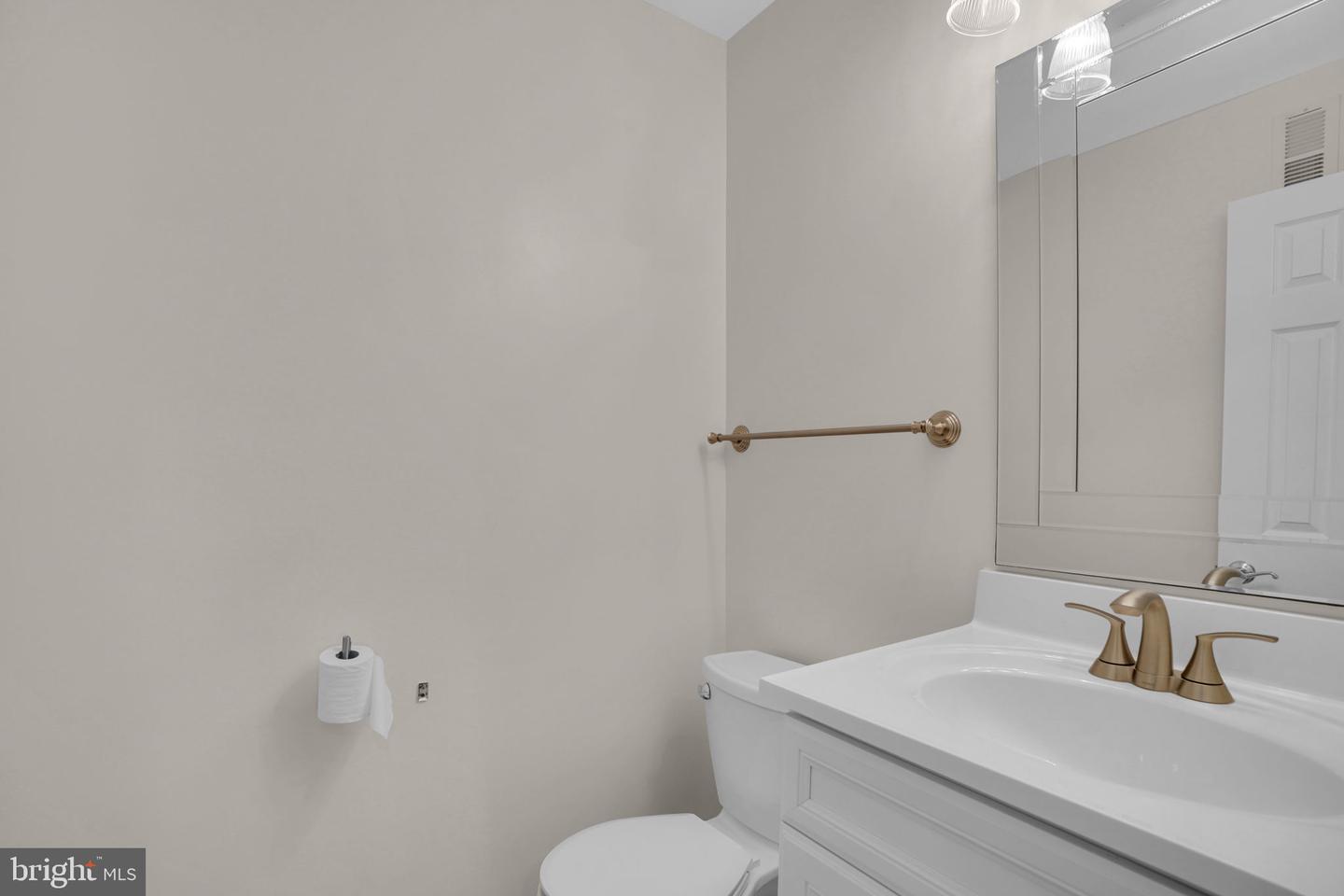 5017 Laburch Ln Property Photo 21