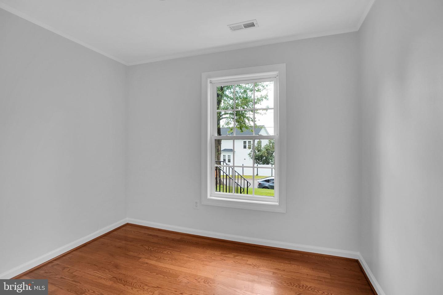5017 Laburch Ln Property Photo 27