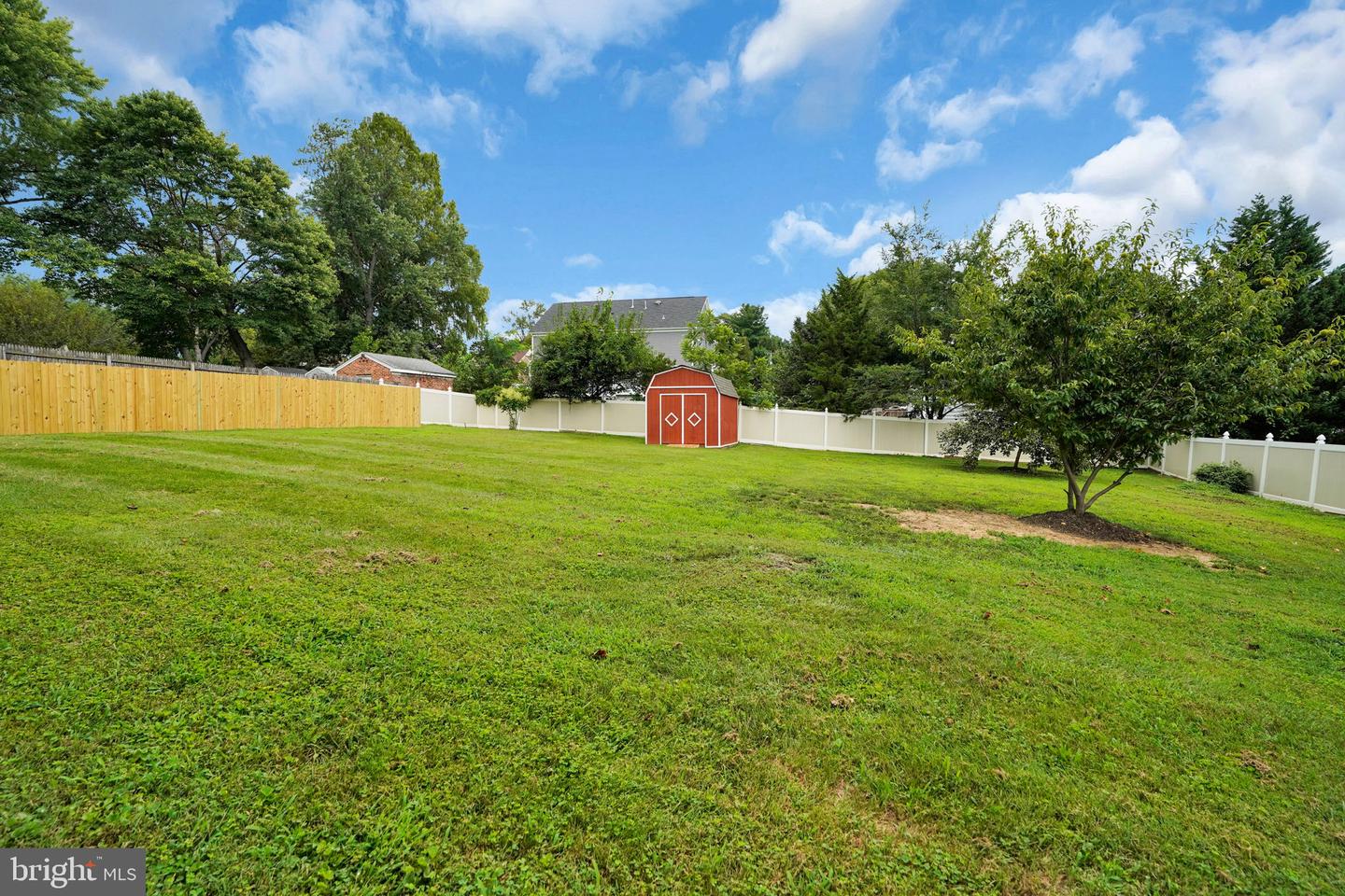 5017 Laburch Ln Property Photo 29