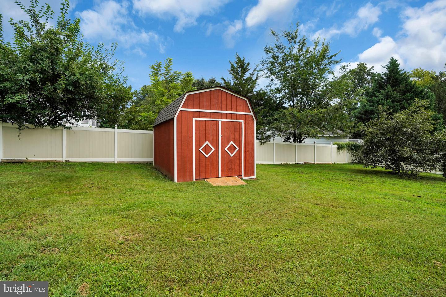 5017 Laburch Ln Property Photo 30