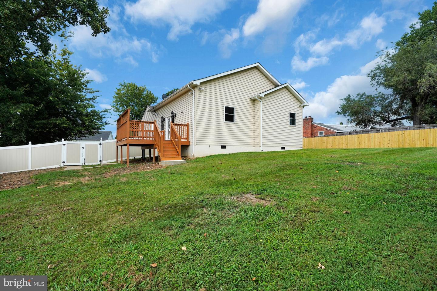 5017 Laburch Ln Property Photo 32