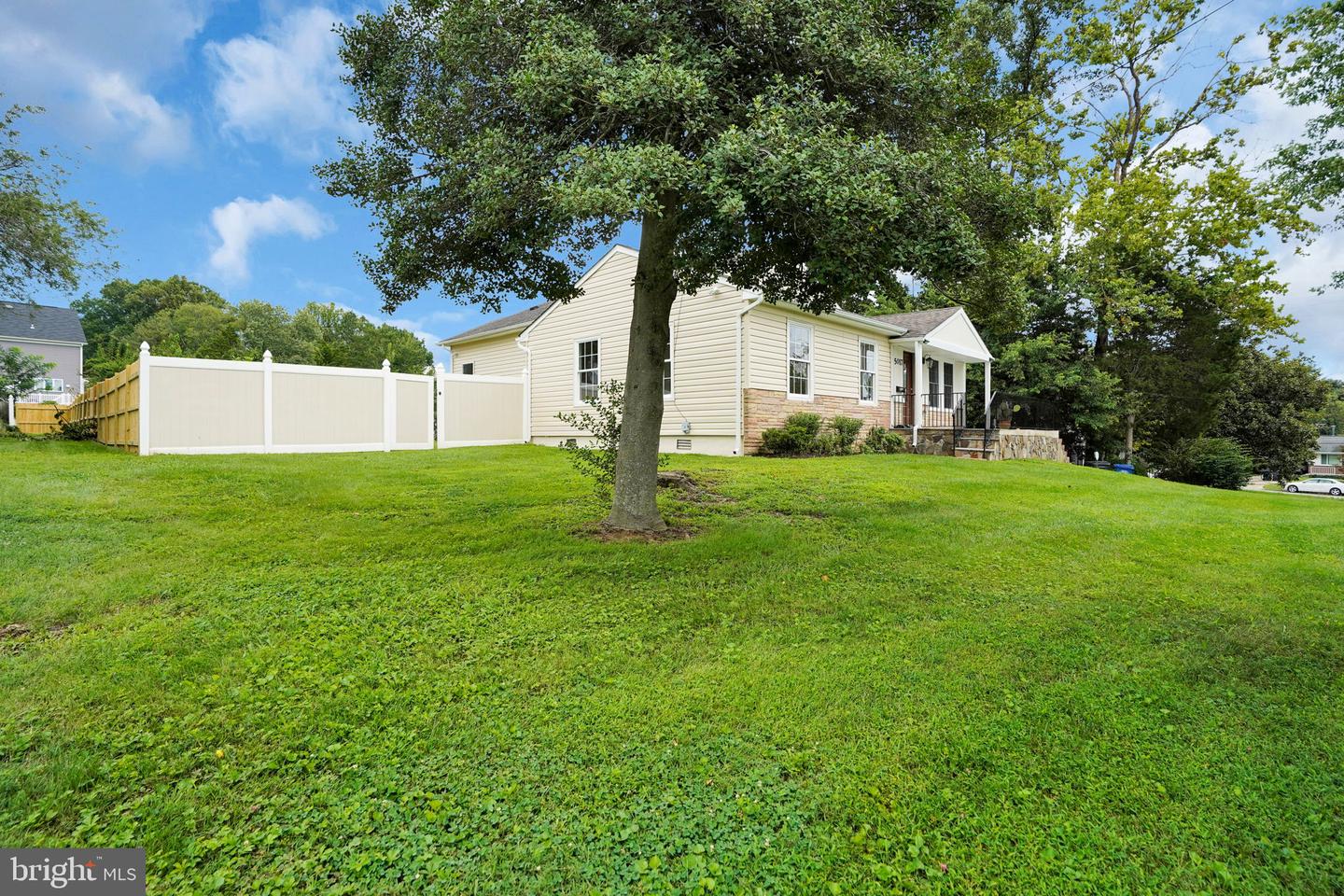 5017 Laburch Ln Property Photo 33