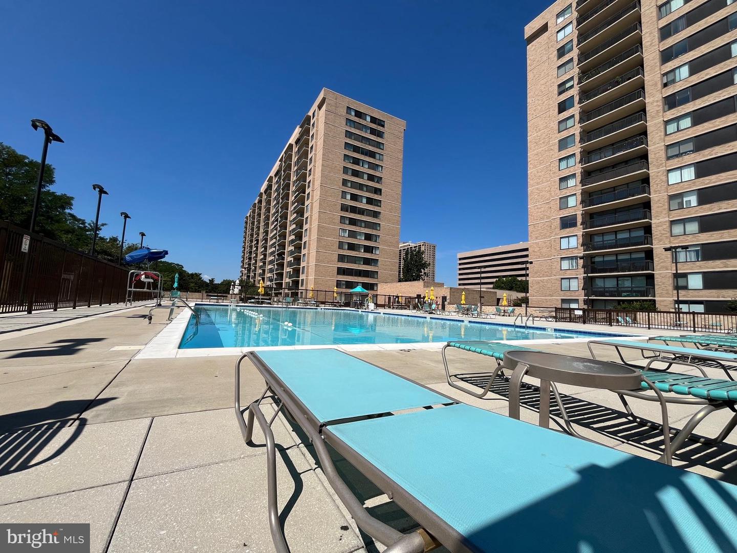 3713 S GEORGE MASON DR #609 Property Photo 1