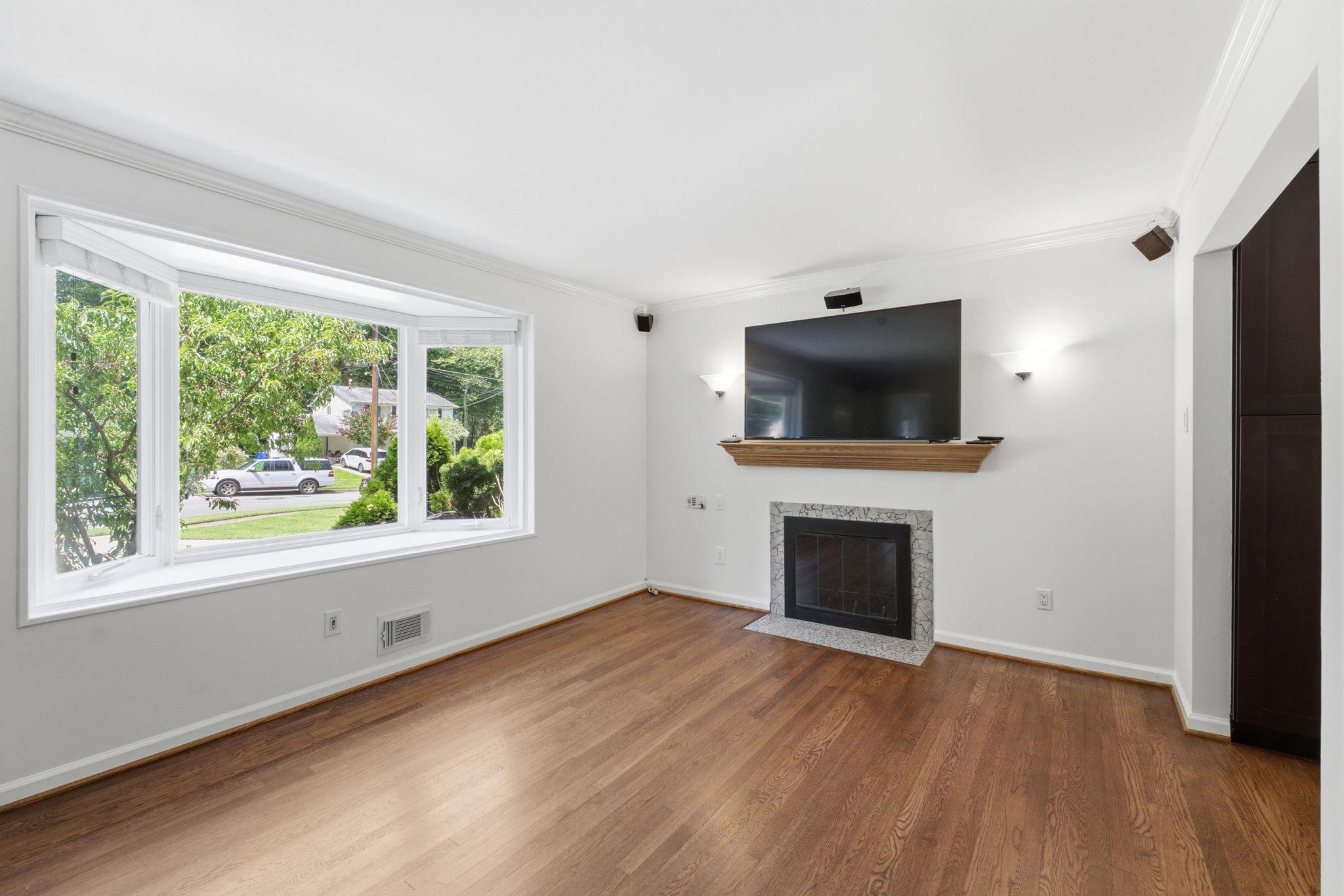 8923 Cromwell Property Photo 6