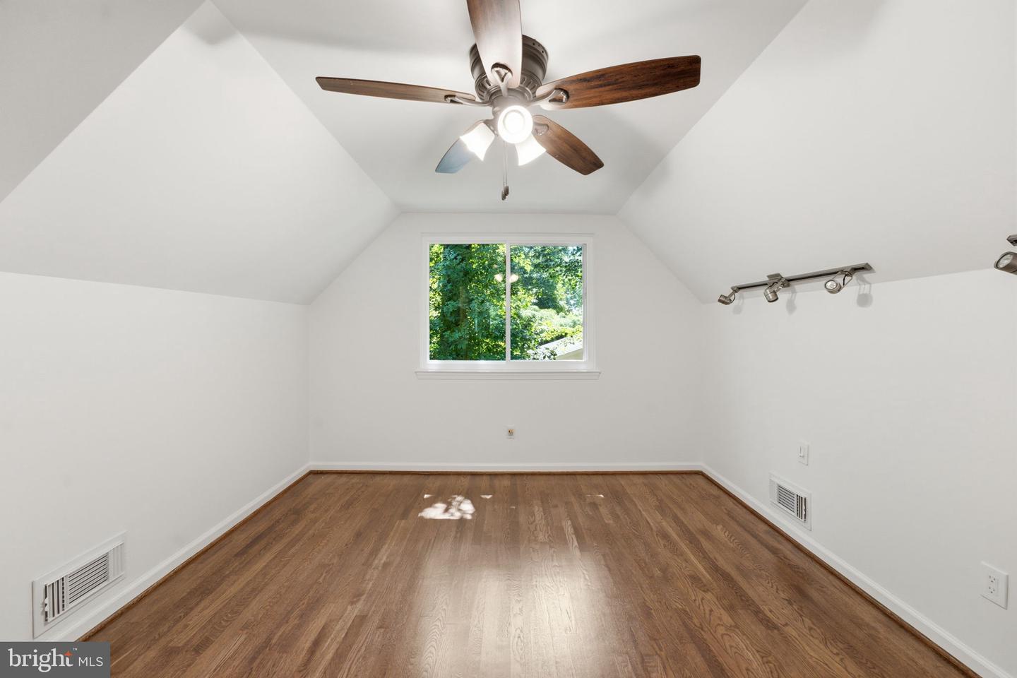 8923 Cromwell Property Photo 28