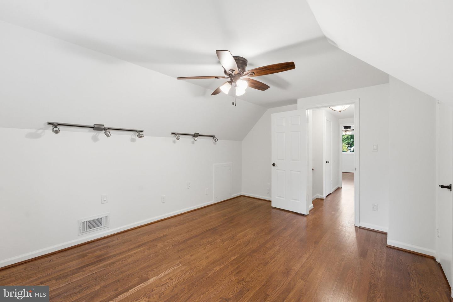 8923 Cromwell Property Photo 29
