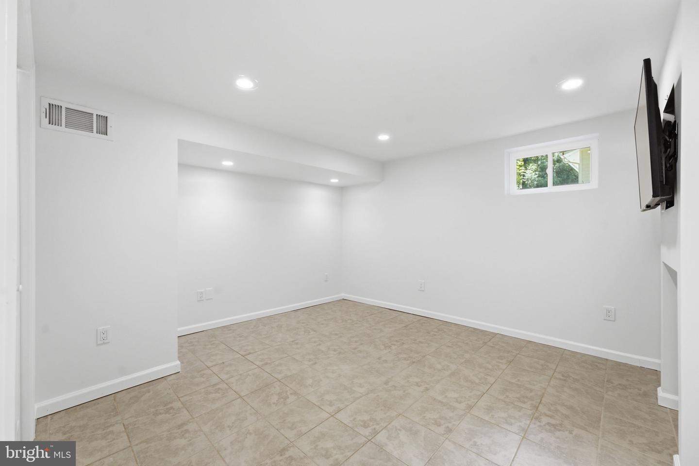 8923 Cromwell Property Photo 30