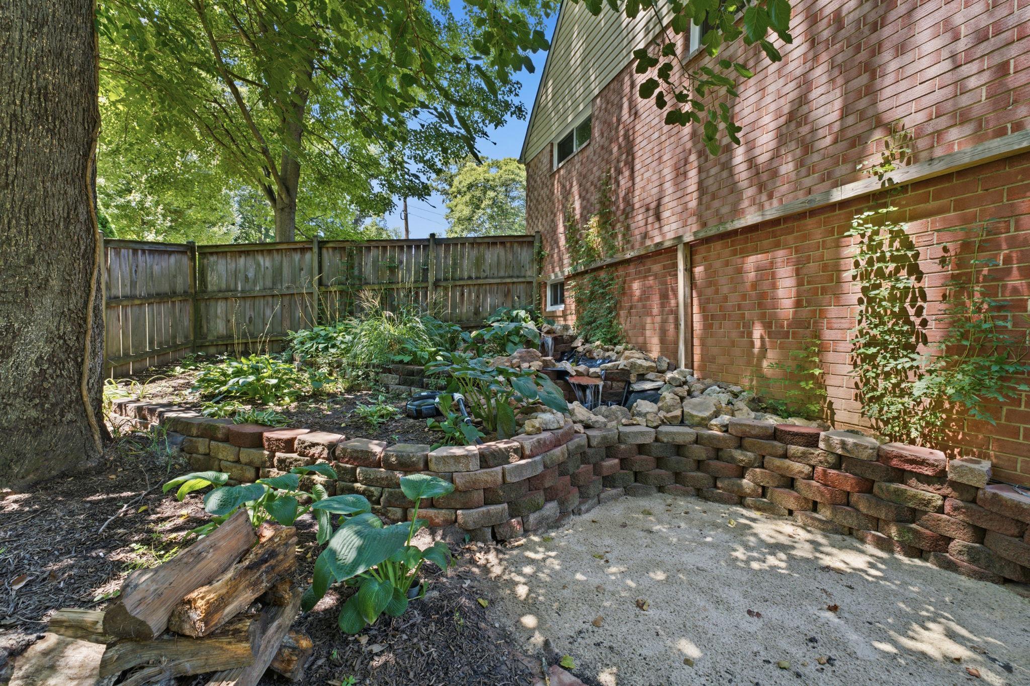 8923 Cromwell Property Photo 45