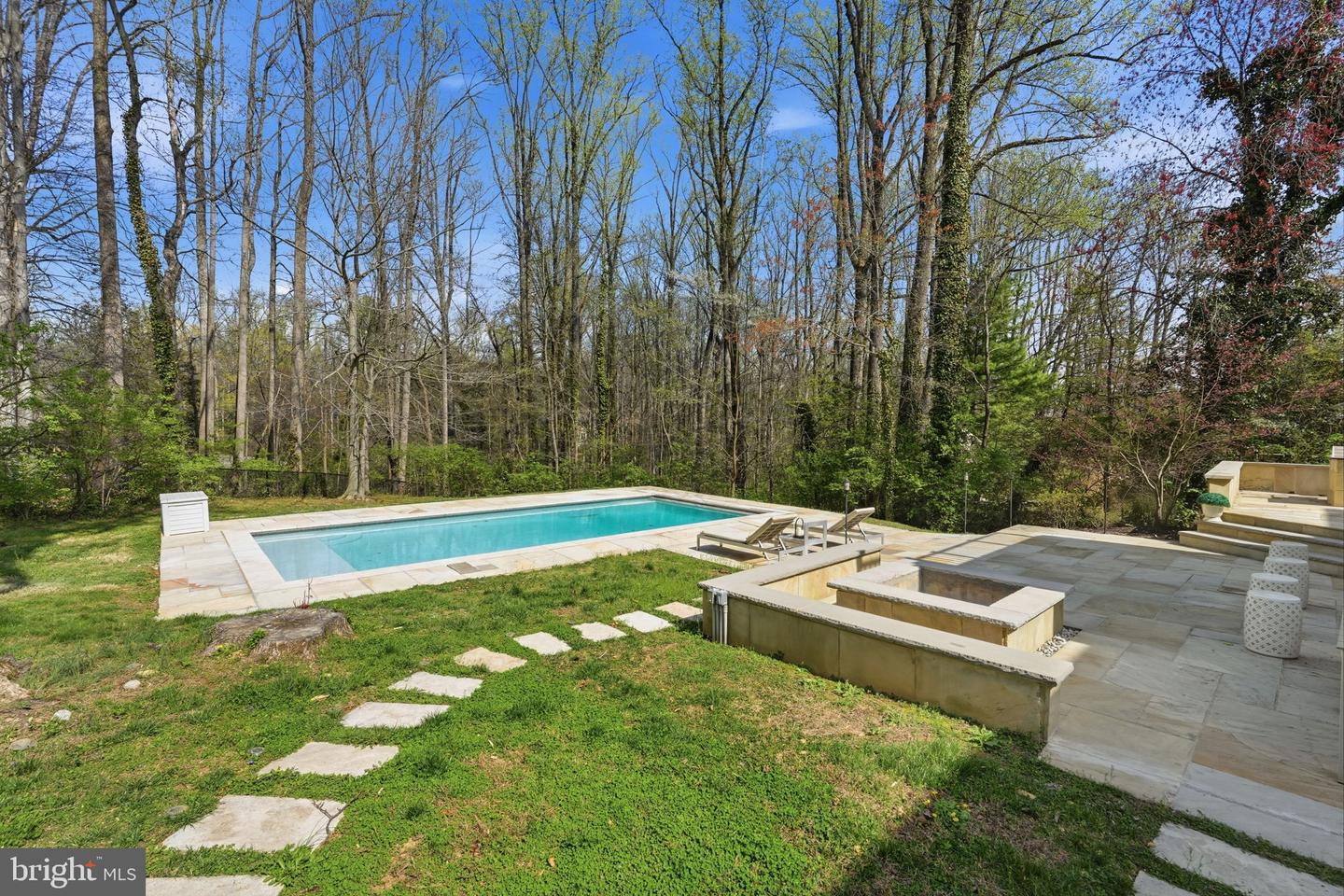 3515 Devon Dr Property Photo 2