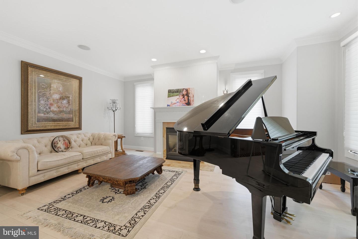 1231 Ingleside Ave Property Photo 6