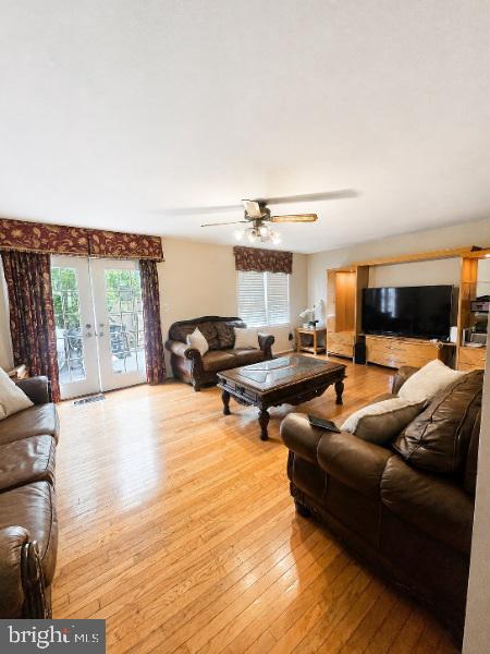 7815 Stovall Ct Property Photo 2