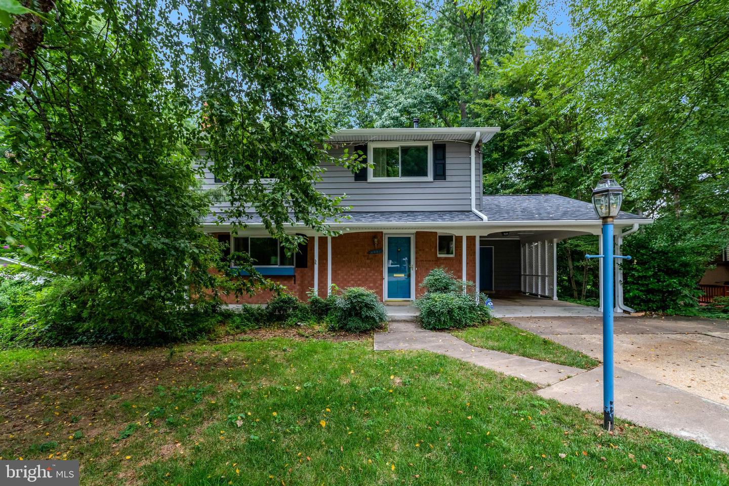 8447 Thames St Property Photo 2