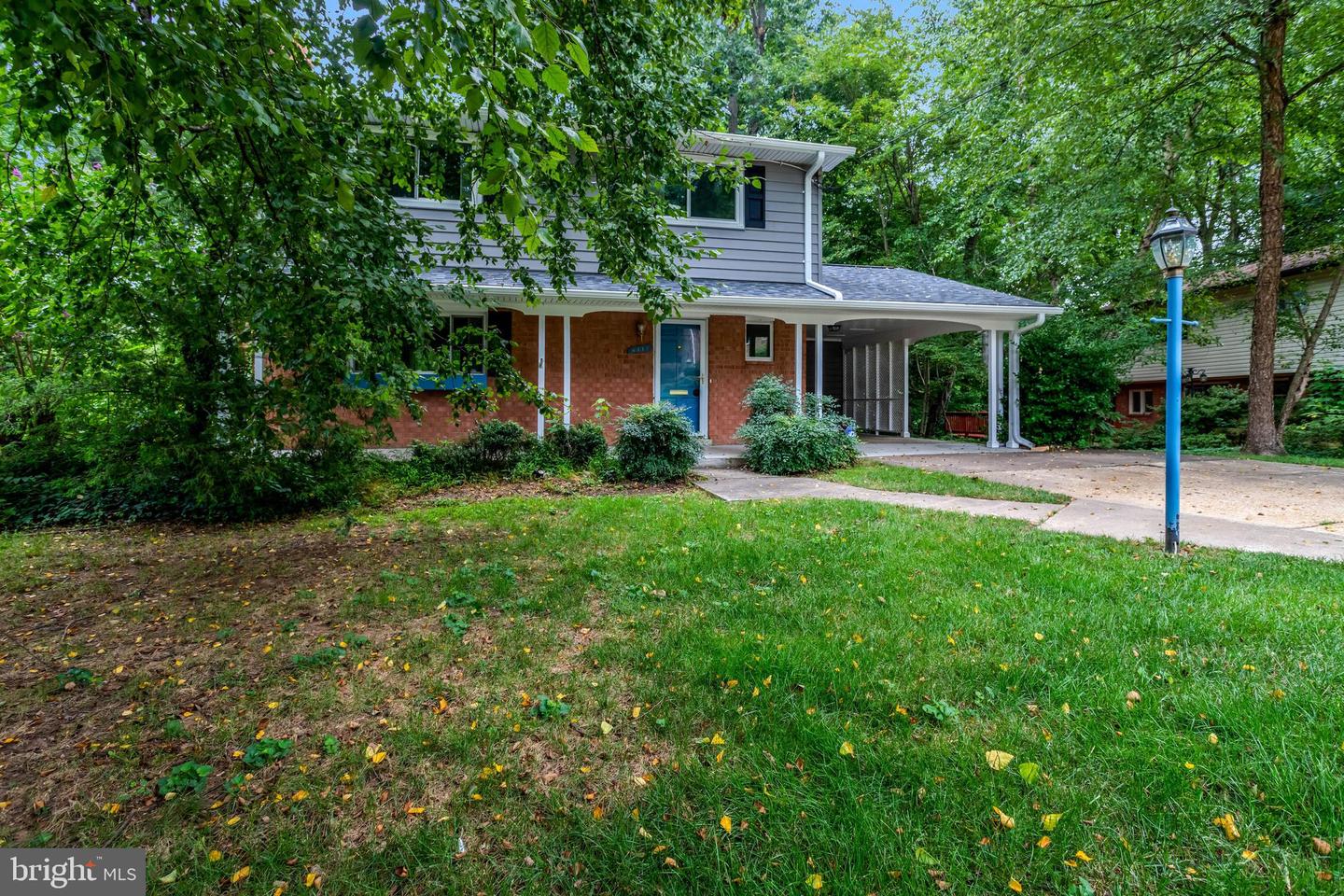 8447 Thames St Property Photo 3