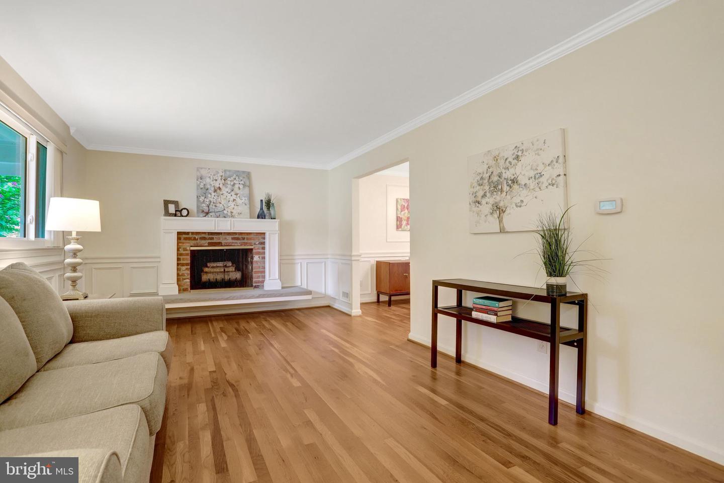 8447 Thames St Property Photo 4