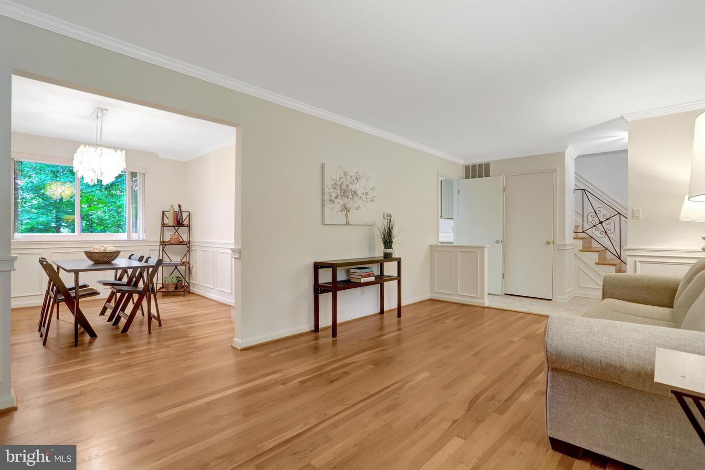 8447 Thames St Property Photo 6