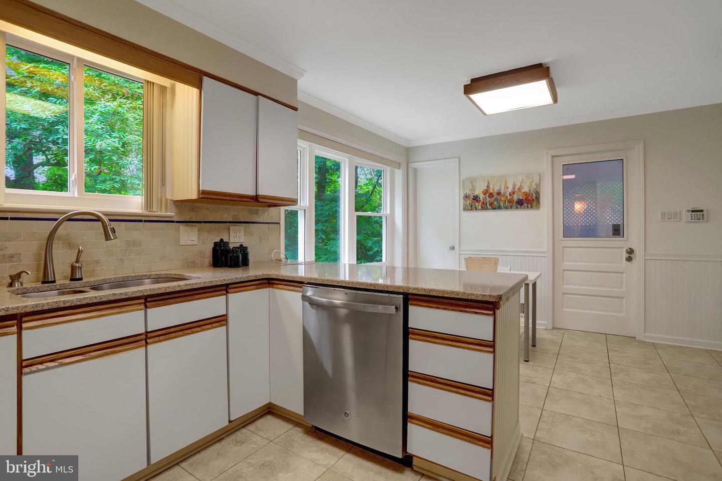 8447 Thames St Property Photo 15