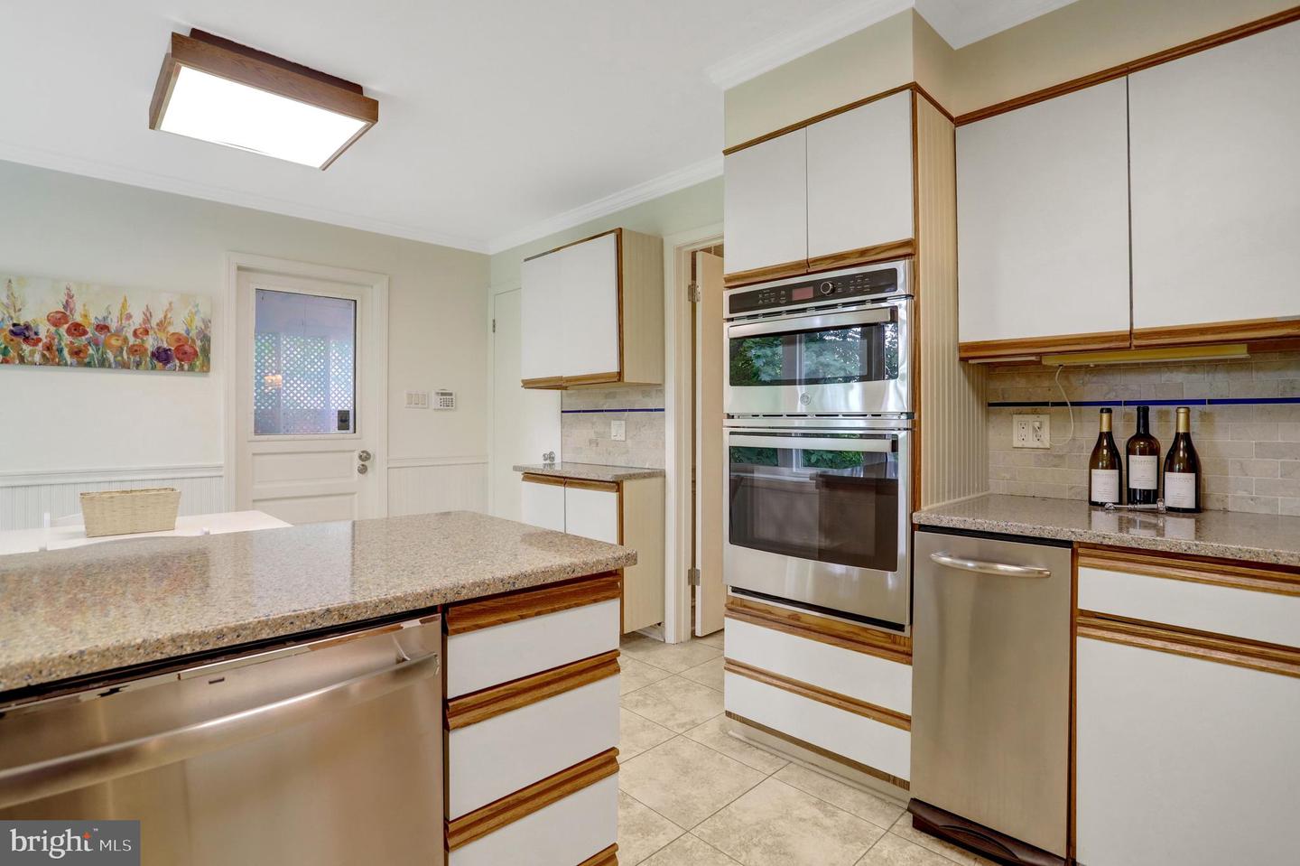 8447 Thames St Property Photo 16
