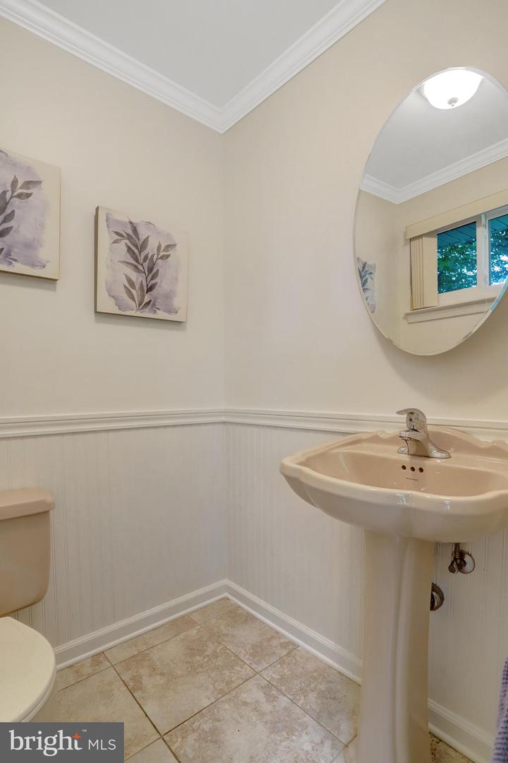 8447 Thames St Property Photo 20