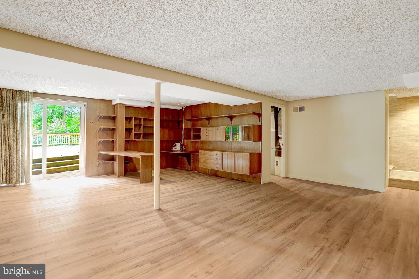 8447 Thames St Property Photo 36