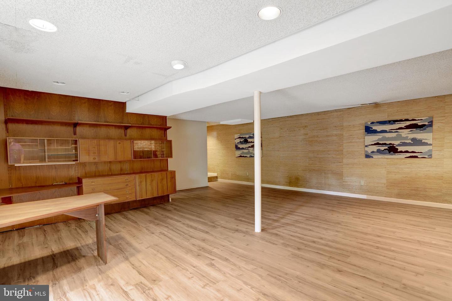 8447 Thames St Property Photo 38