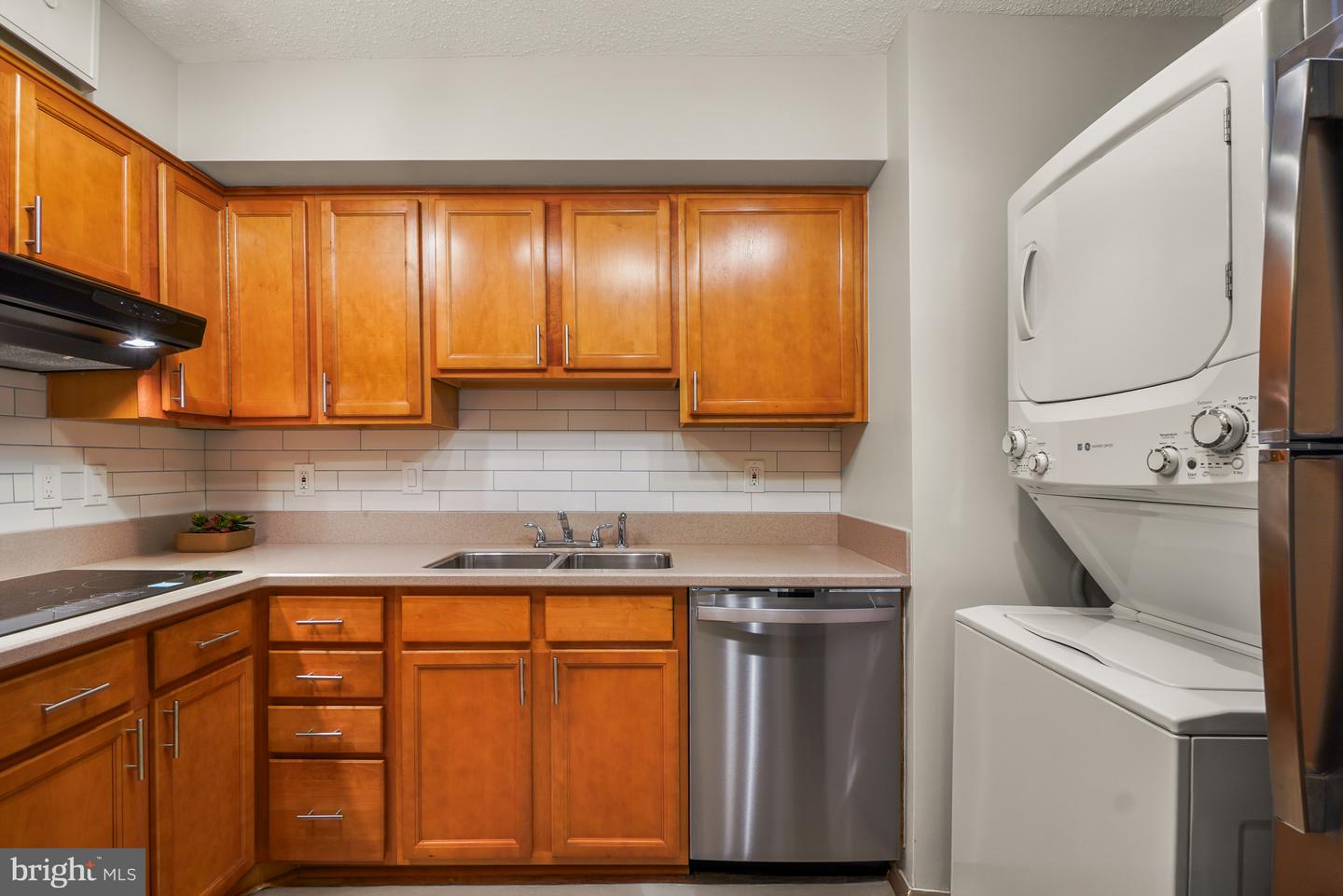 5904 Mount Eagle Dr #711 Property Photo 17