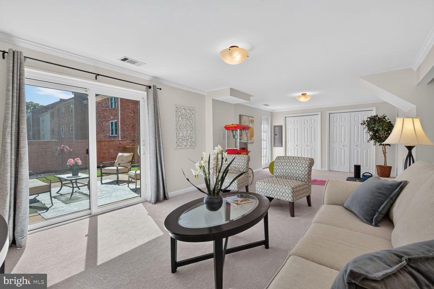 8449 Lakinhurst Ln Property Photo 4