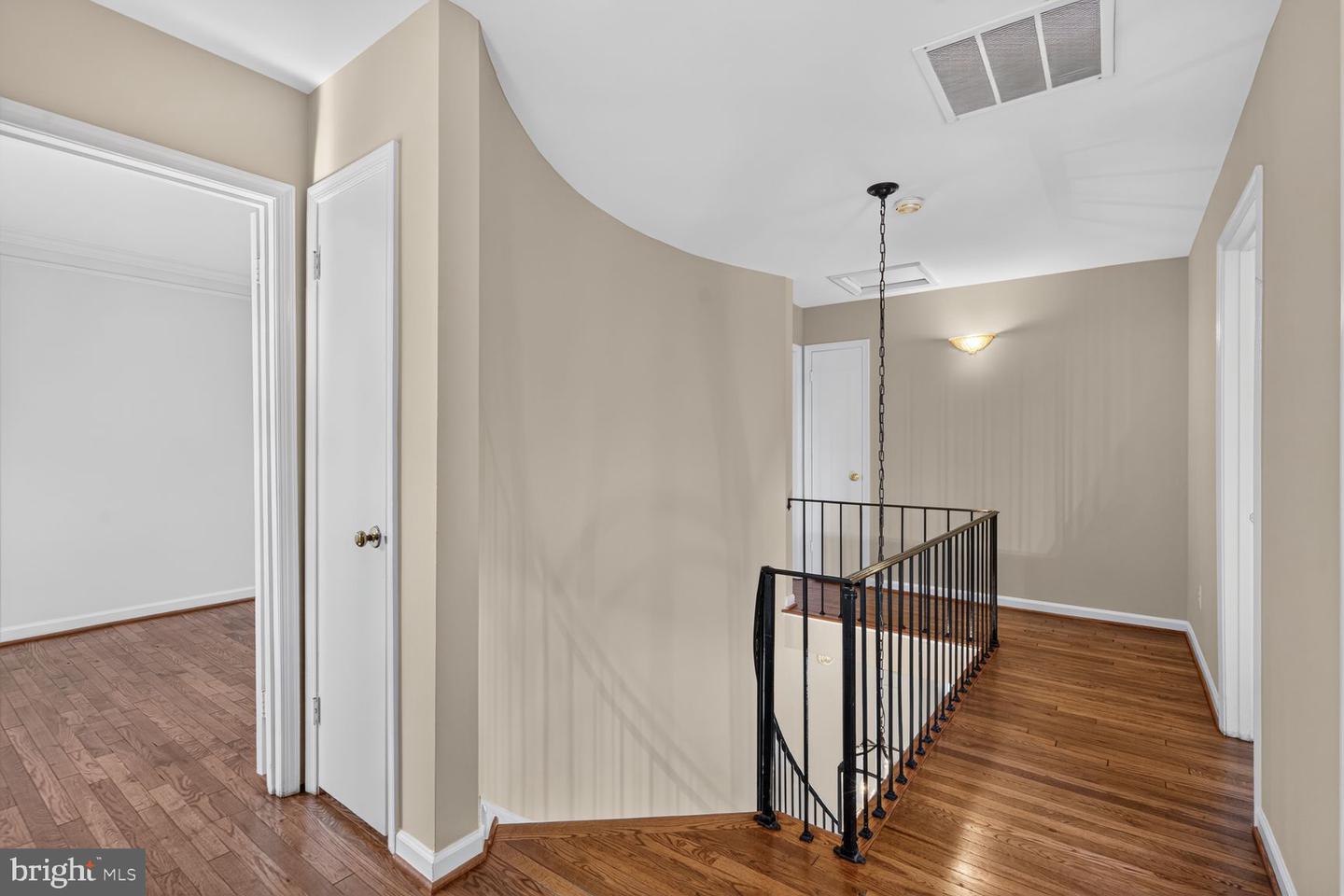 8449 Lakinhurst Ln Property Photo 25