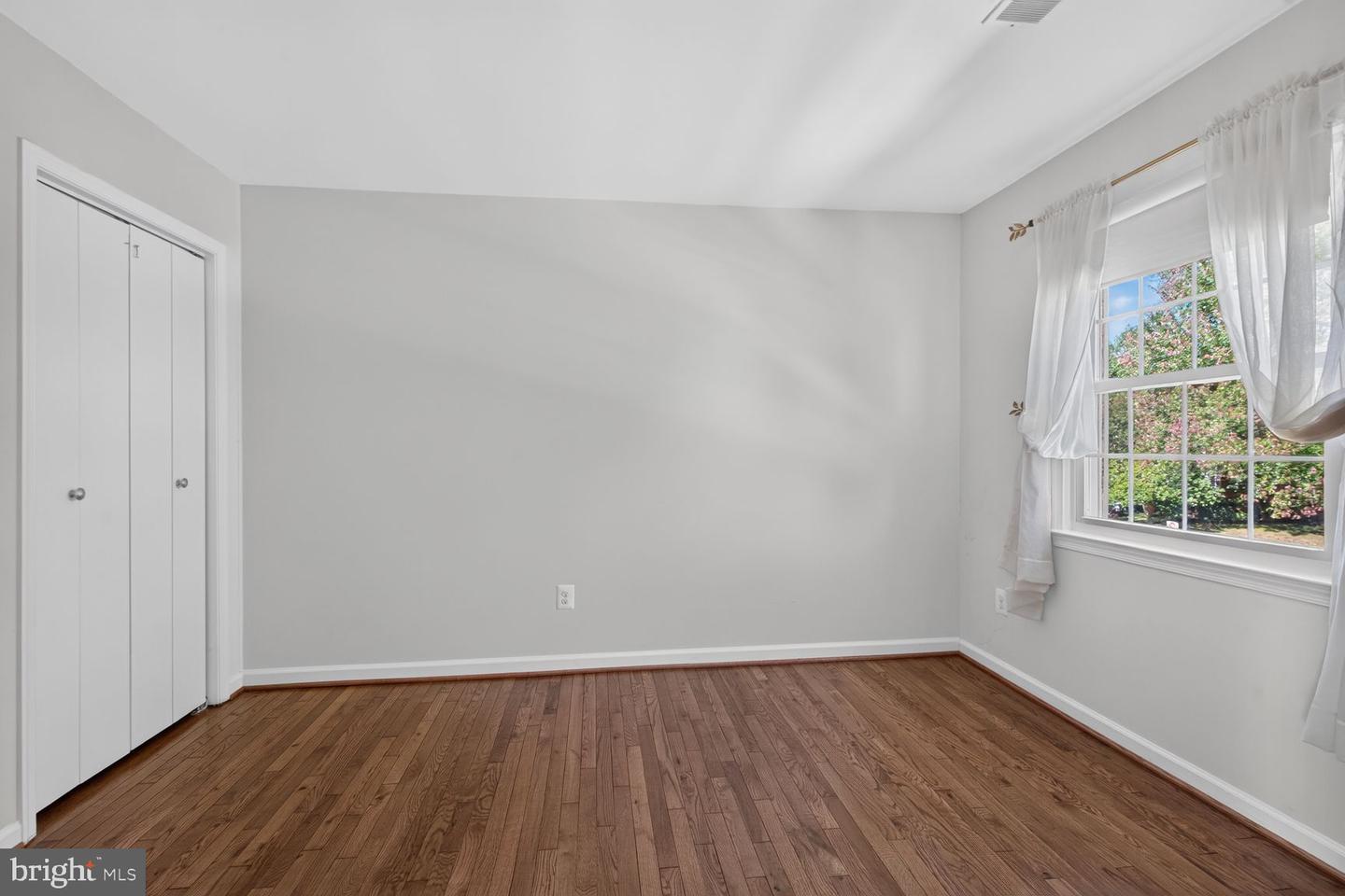 8449 Lakinhurst Ln Property Photo 30