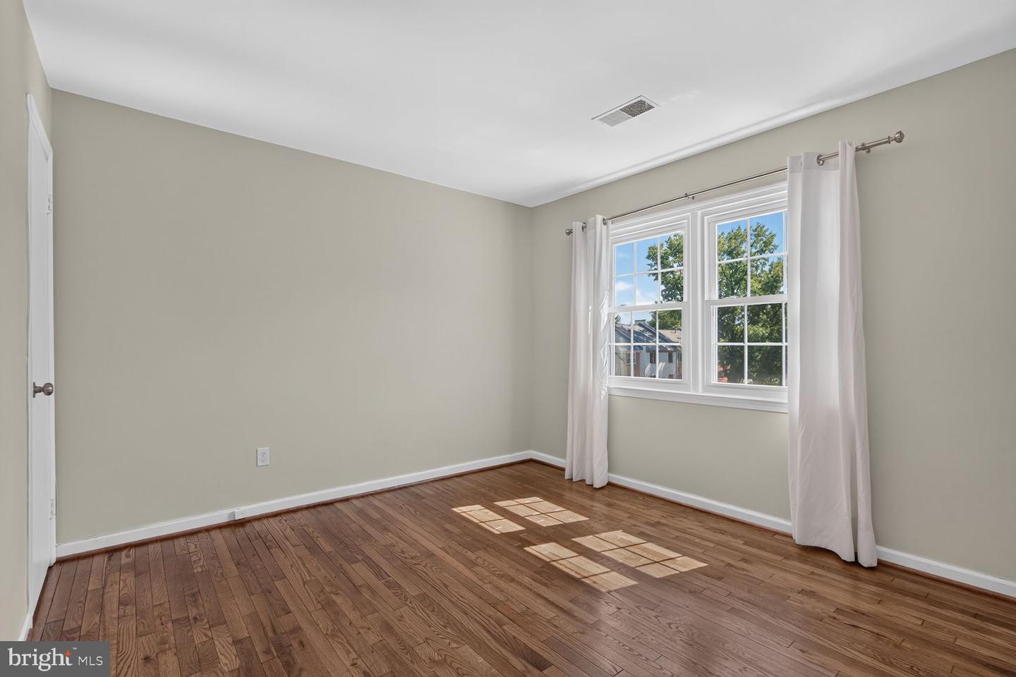 8449 Lakinhurst Ln Property Photo 31