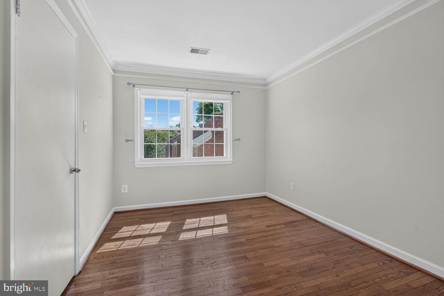 8449 Lakinhurst Ln Property Photo 32